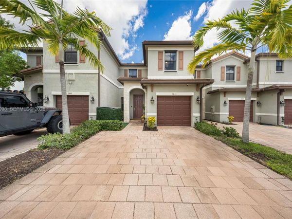 3433 W 104th Ter, Hialeah, FL 33018