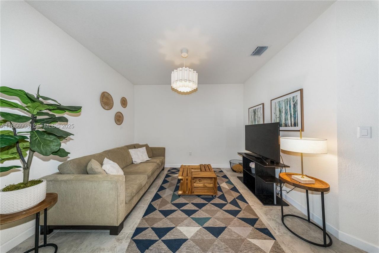 3433 W 104th Ter, Hialeah, FL 33018 Photo