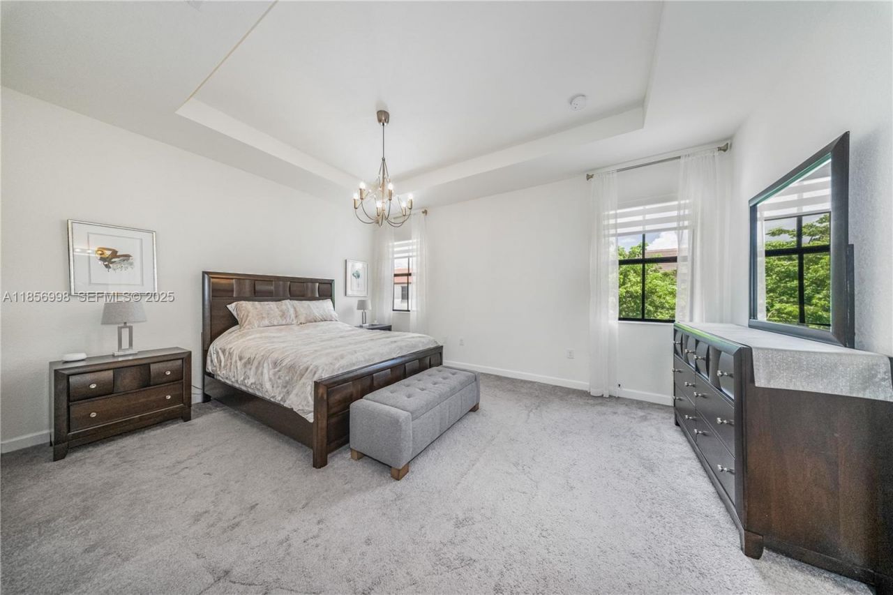 3433 W 104th Ter, Hialeah, FL 33018 Photo