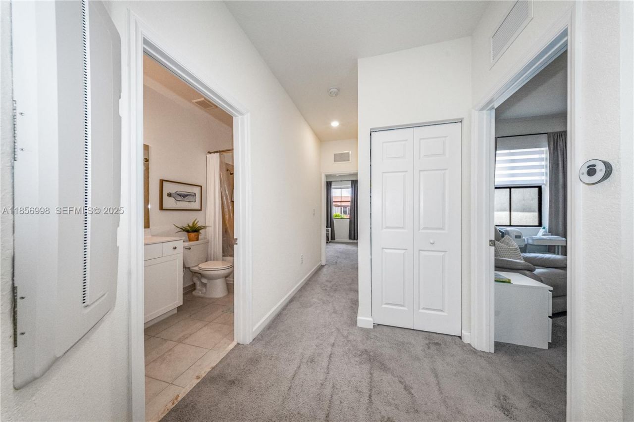 3433 W 104th Ter, Hialeah, FL 33018 Photo