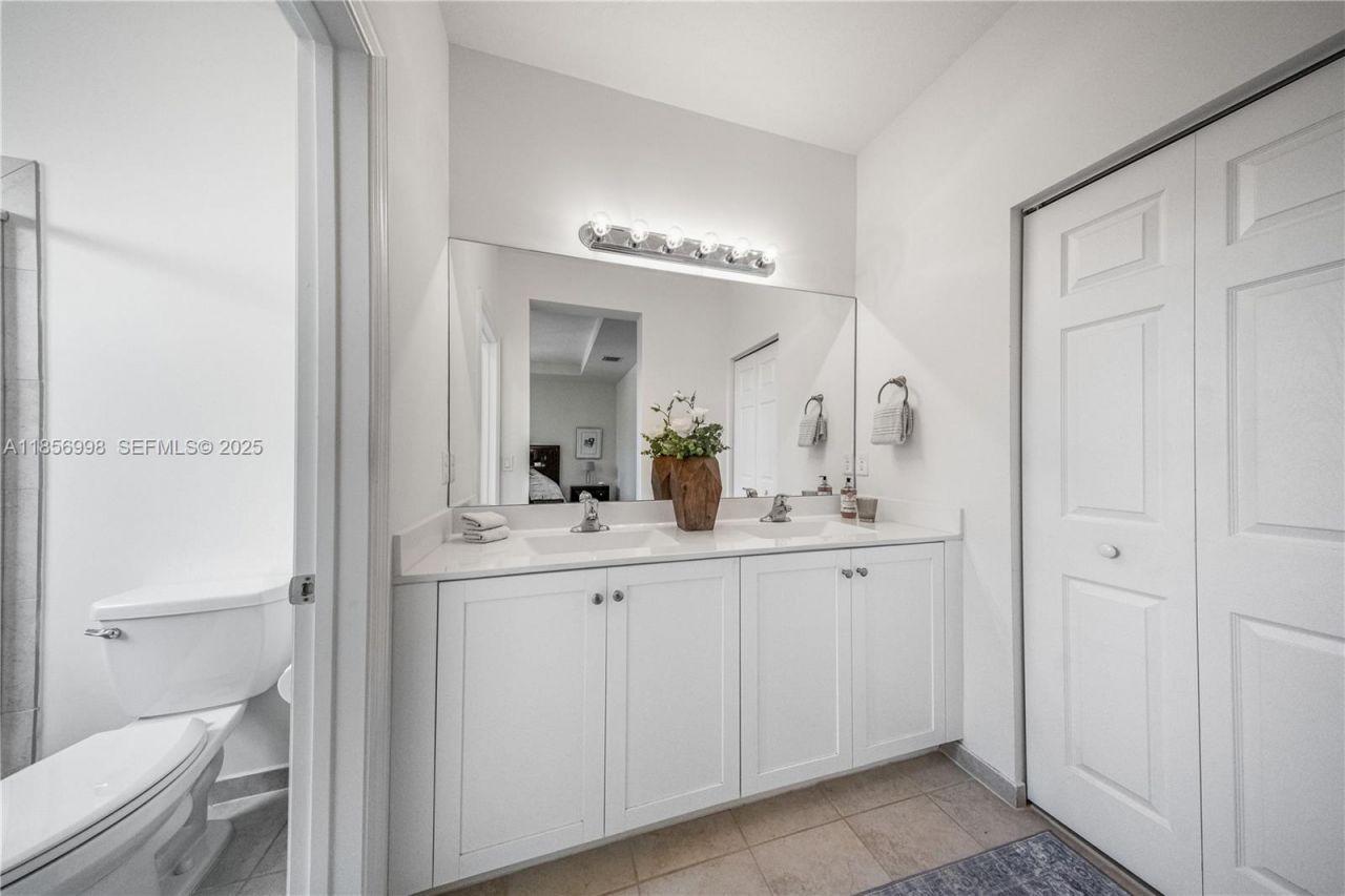 3433 W 104th Ter, Hialeah, FL 33018 Photo