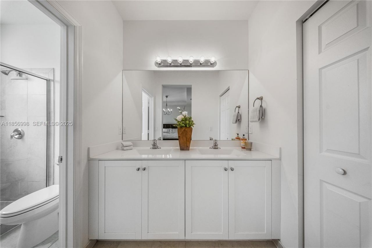 3433 W 104th Ter, Hialeah, FL 33018 Photo