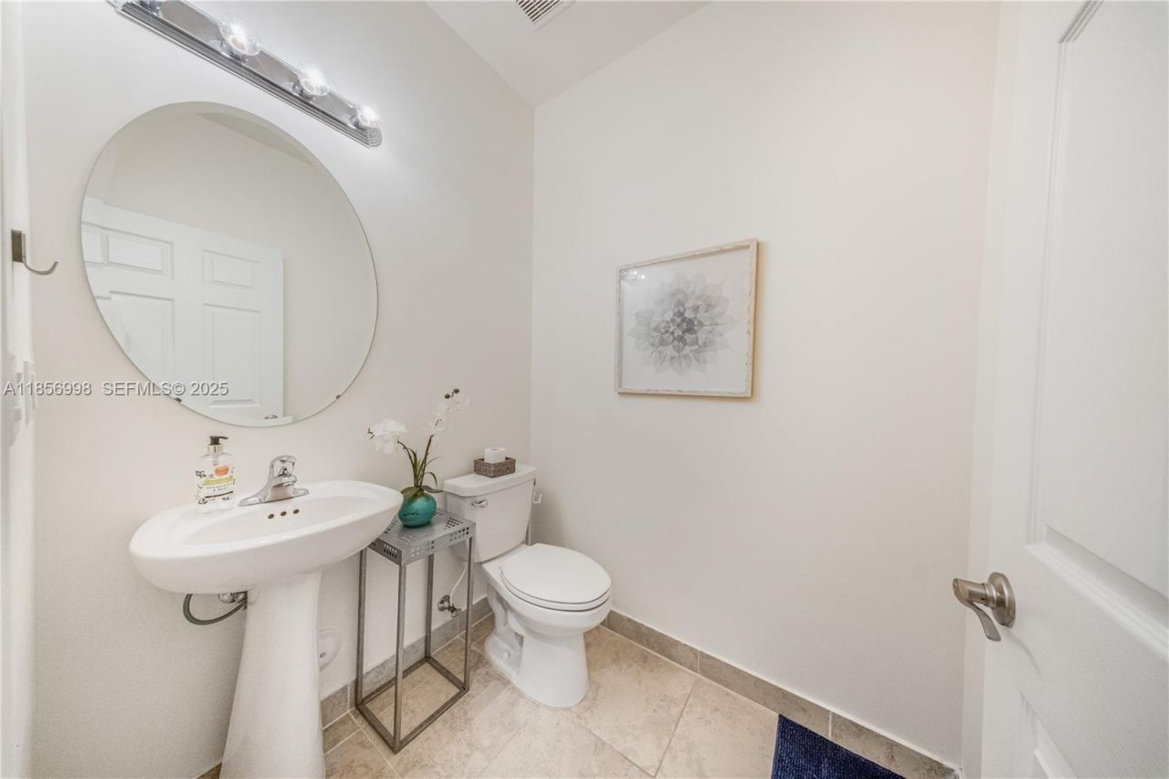 3433 W 104th Ter, Hialeah, FL 33018 Photo