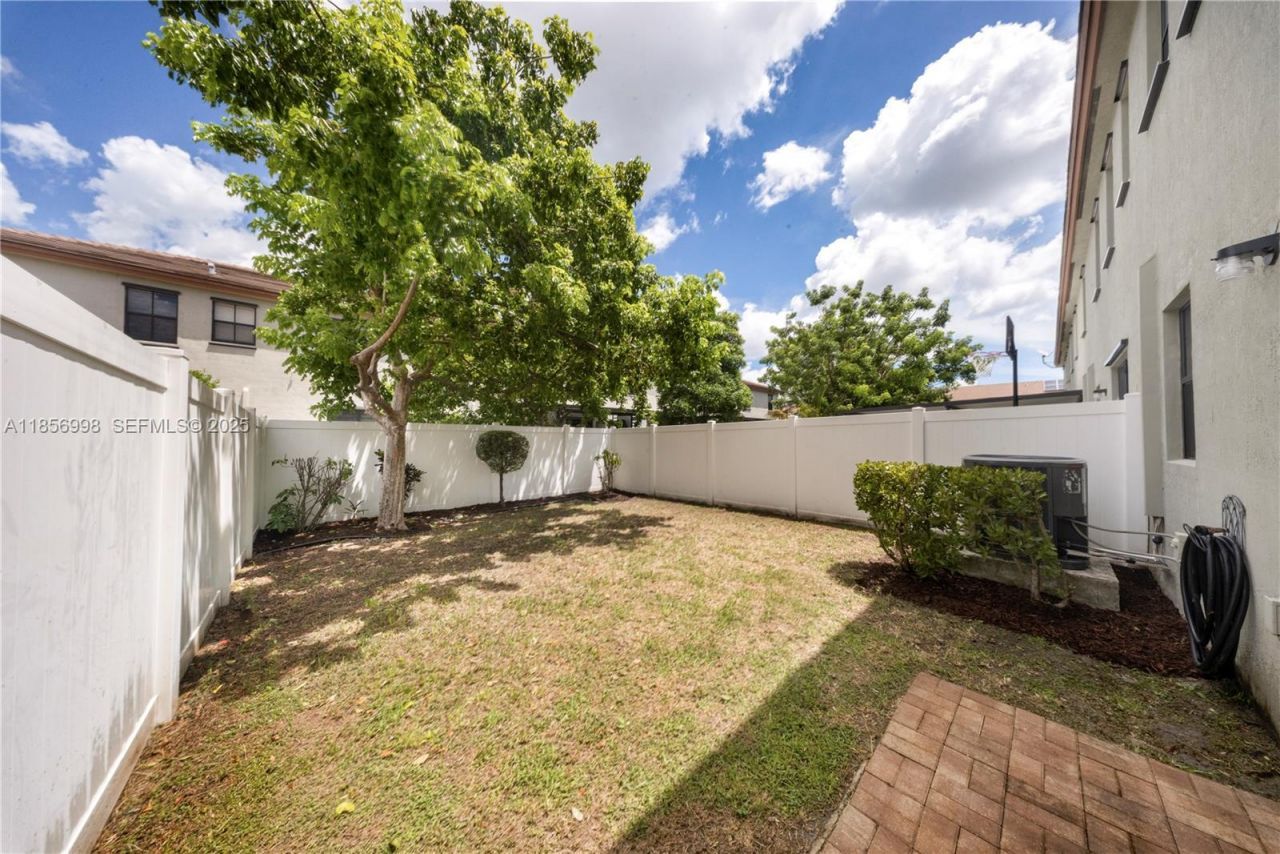 3433 W 104th Ter, Hialeah, FL 33018 Photo