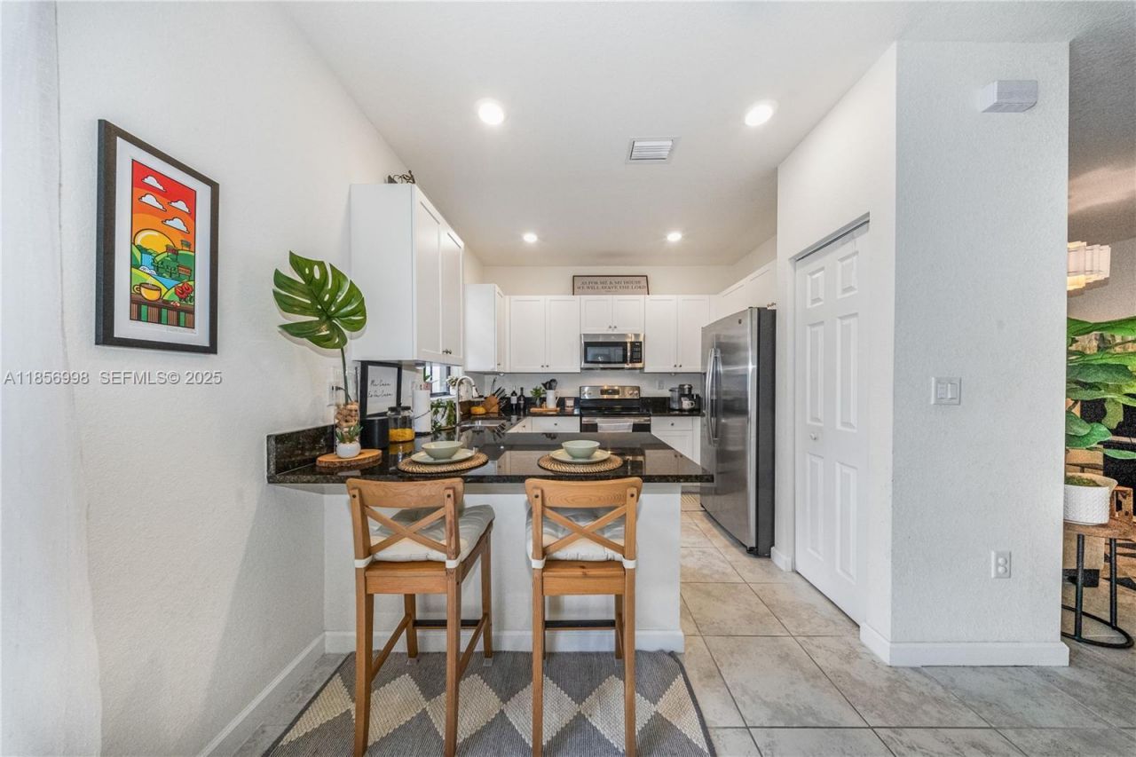 3433 W 104th Ter, Hialeah, FL 33018 Photo