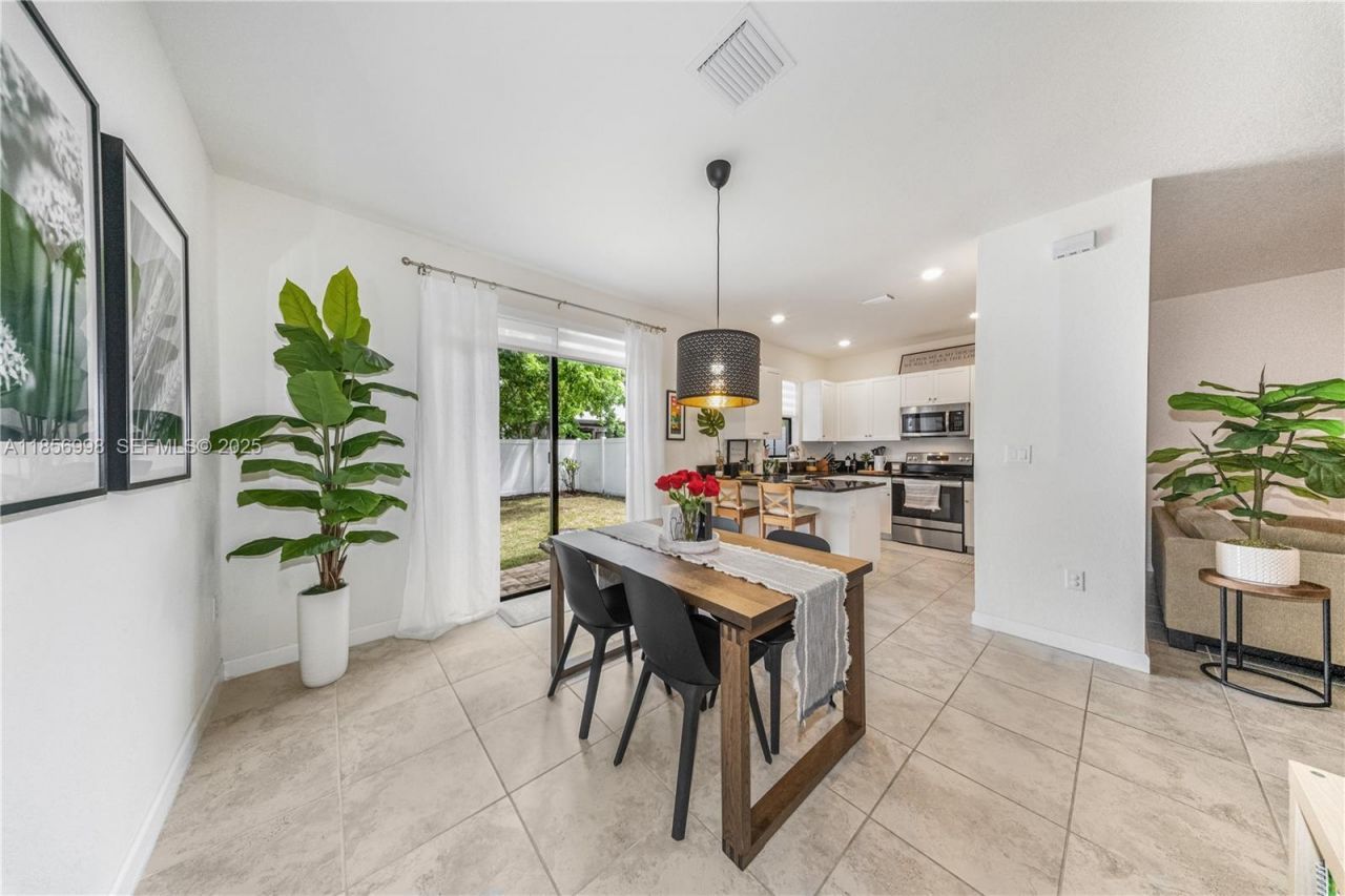 3433 W 104th Ter, Hialeah, FL 33018 Photo