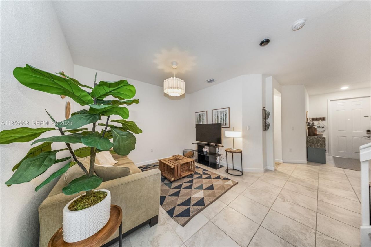 3433 W 104th Ter, Hialeah, FL 33018 Photo