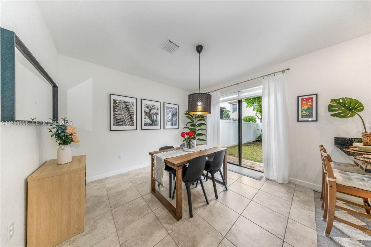 3433 W 104th Ter, Hialeah, FL 33018 Photo