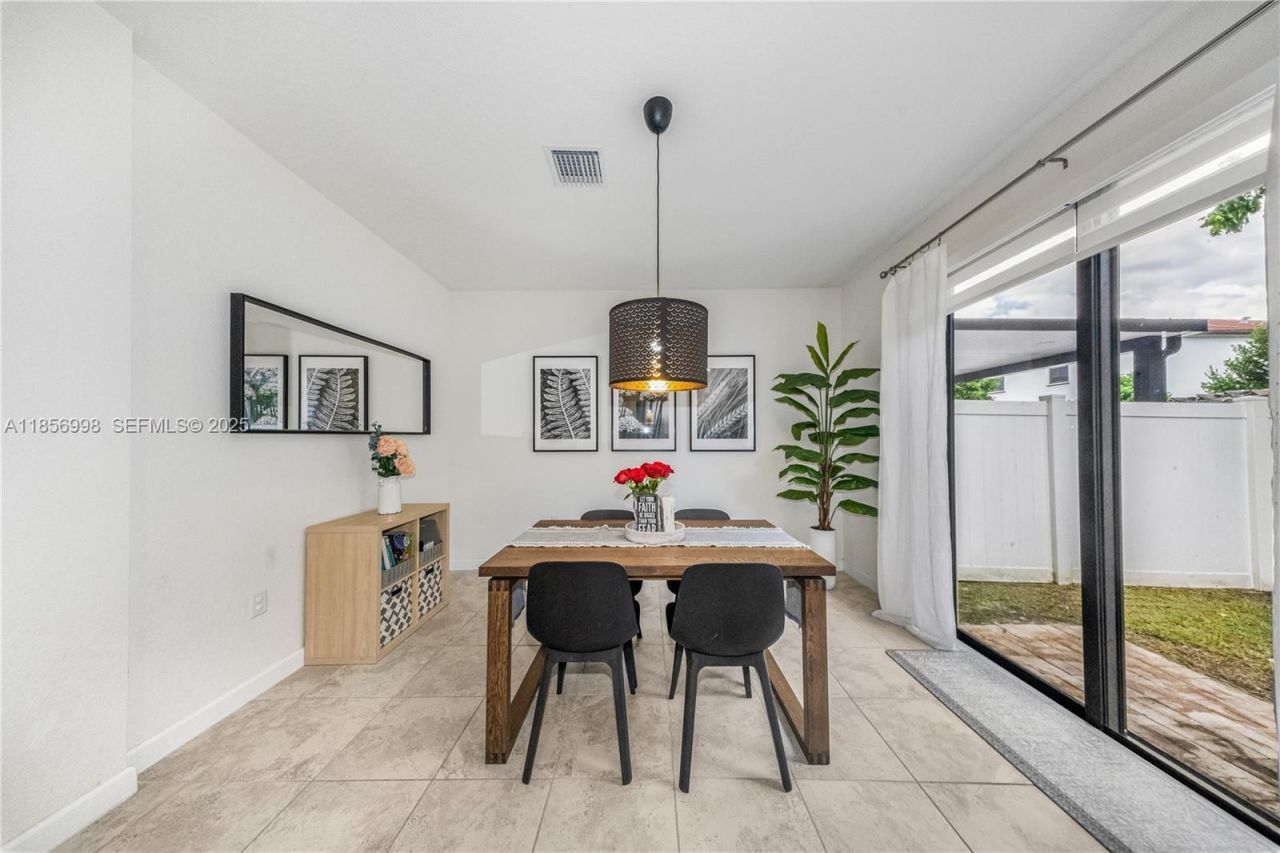 3433 W 104th Ter, Hialeah, FL 33018 Photo