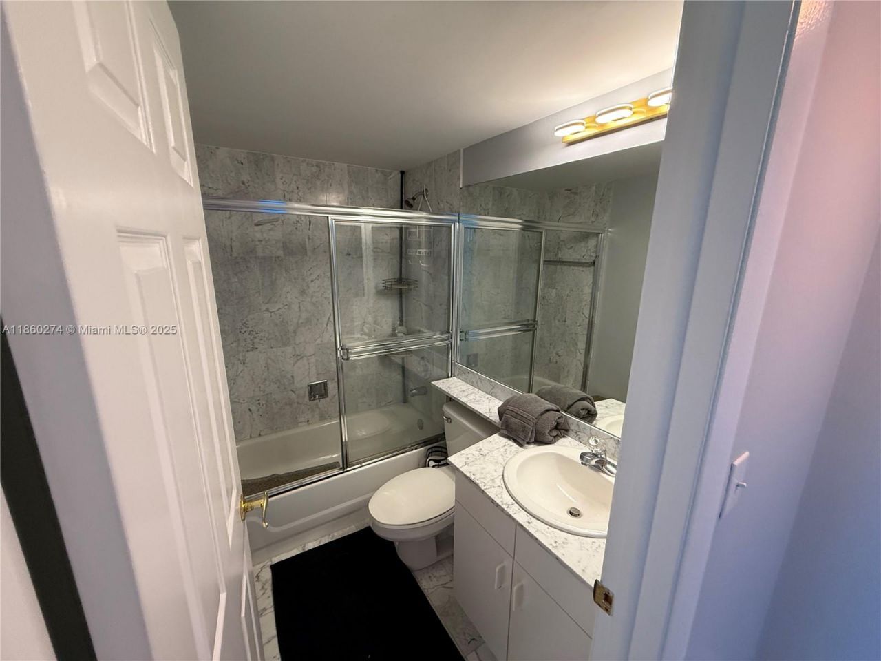 800 Claughton Island Dr, Unit 703, Miami, FL 33131 Photo