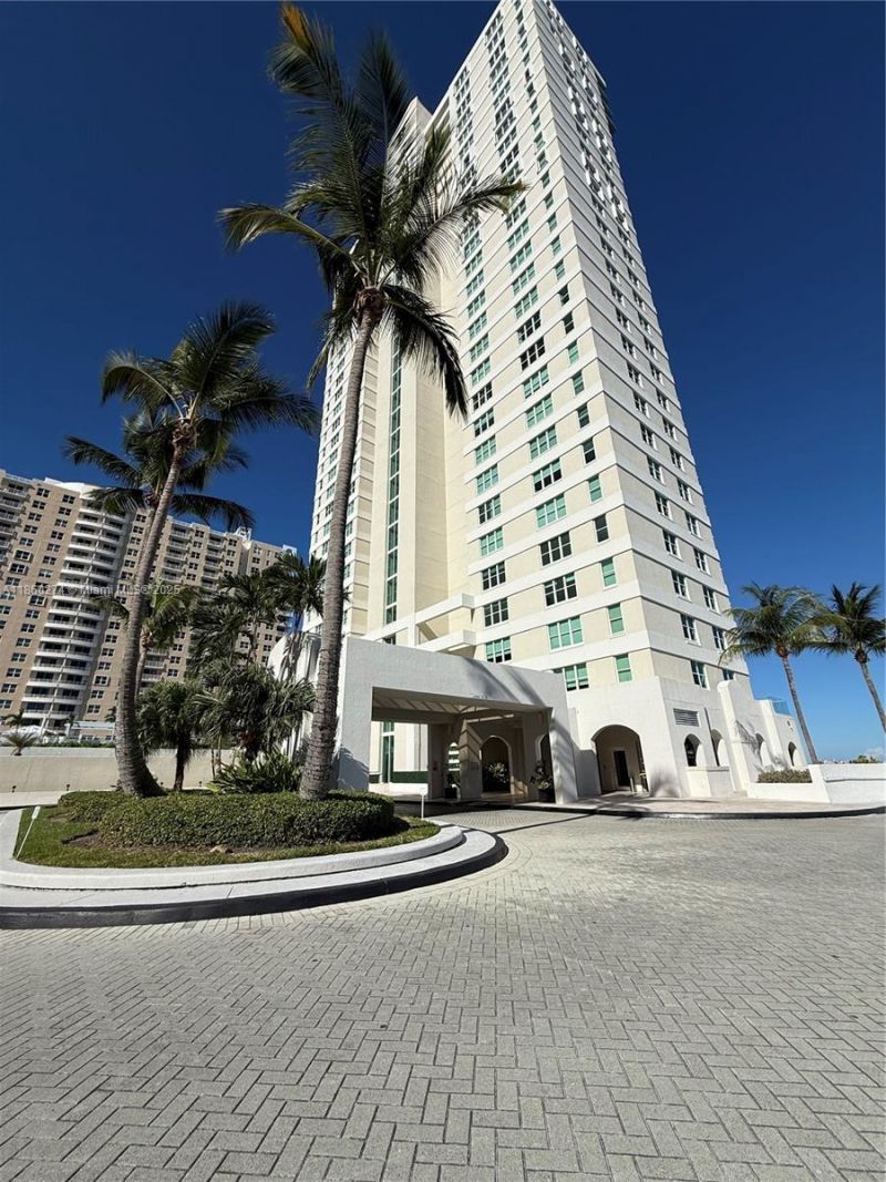 800 Claughton Island Dr, Unit 703, Miami, FL 33131 Photo
