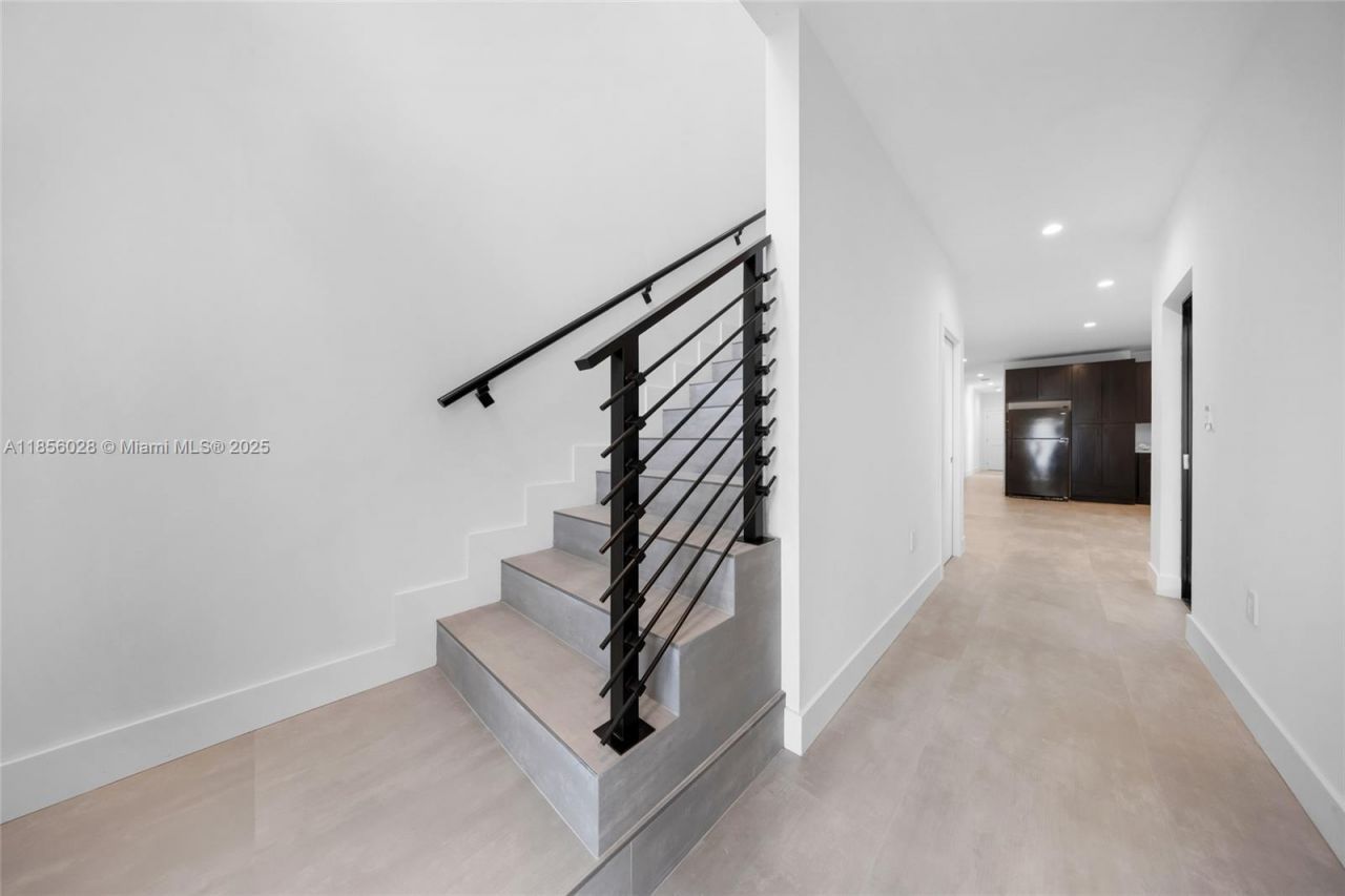 2151 NW 1st Ter, Miami, FL 33125 Photo