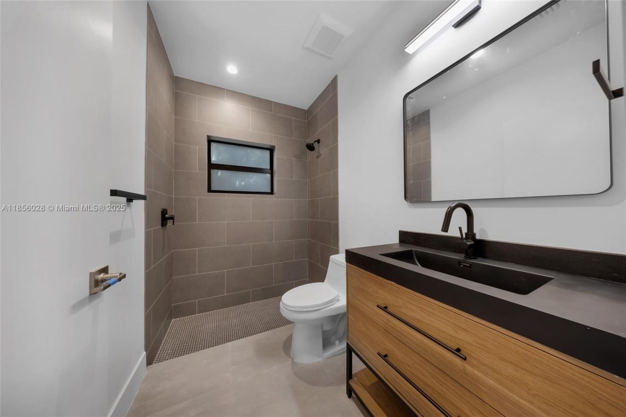 2151 NW 1st Ter, Miami, FL 33125 Photo