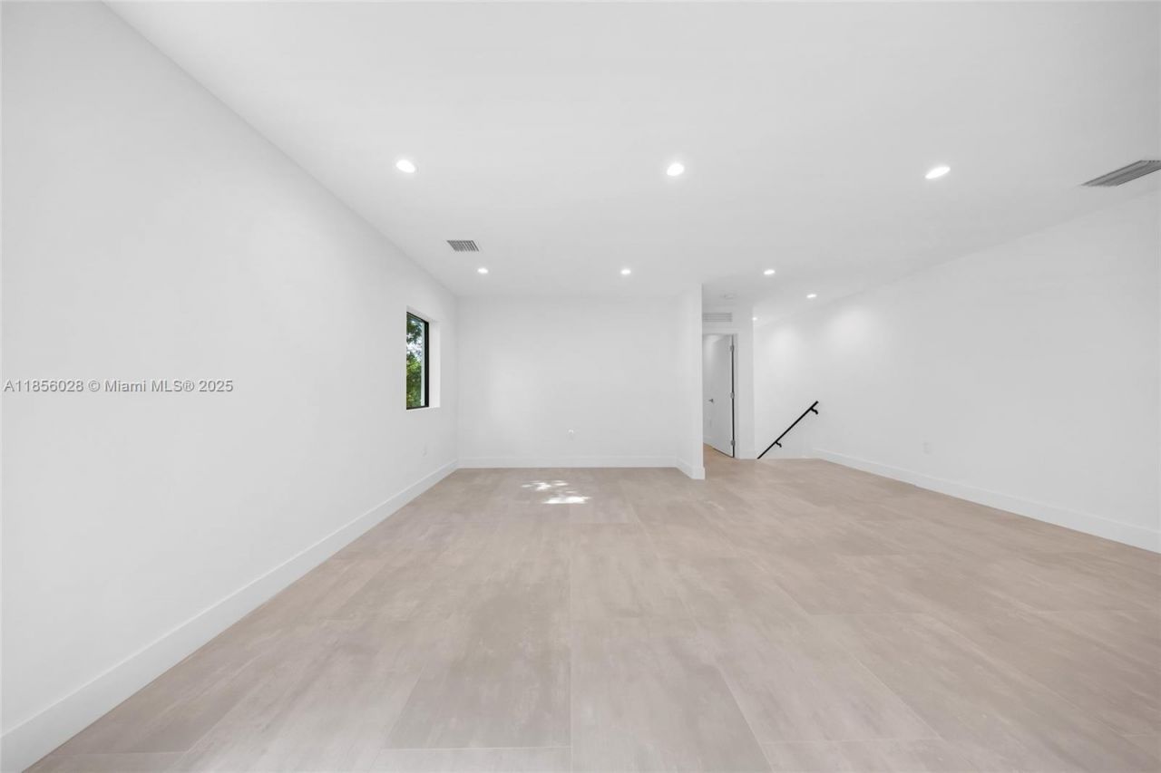 2151 NW 1st Ter, Miami, FL 33125 Photo