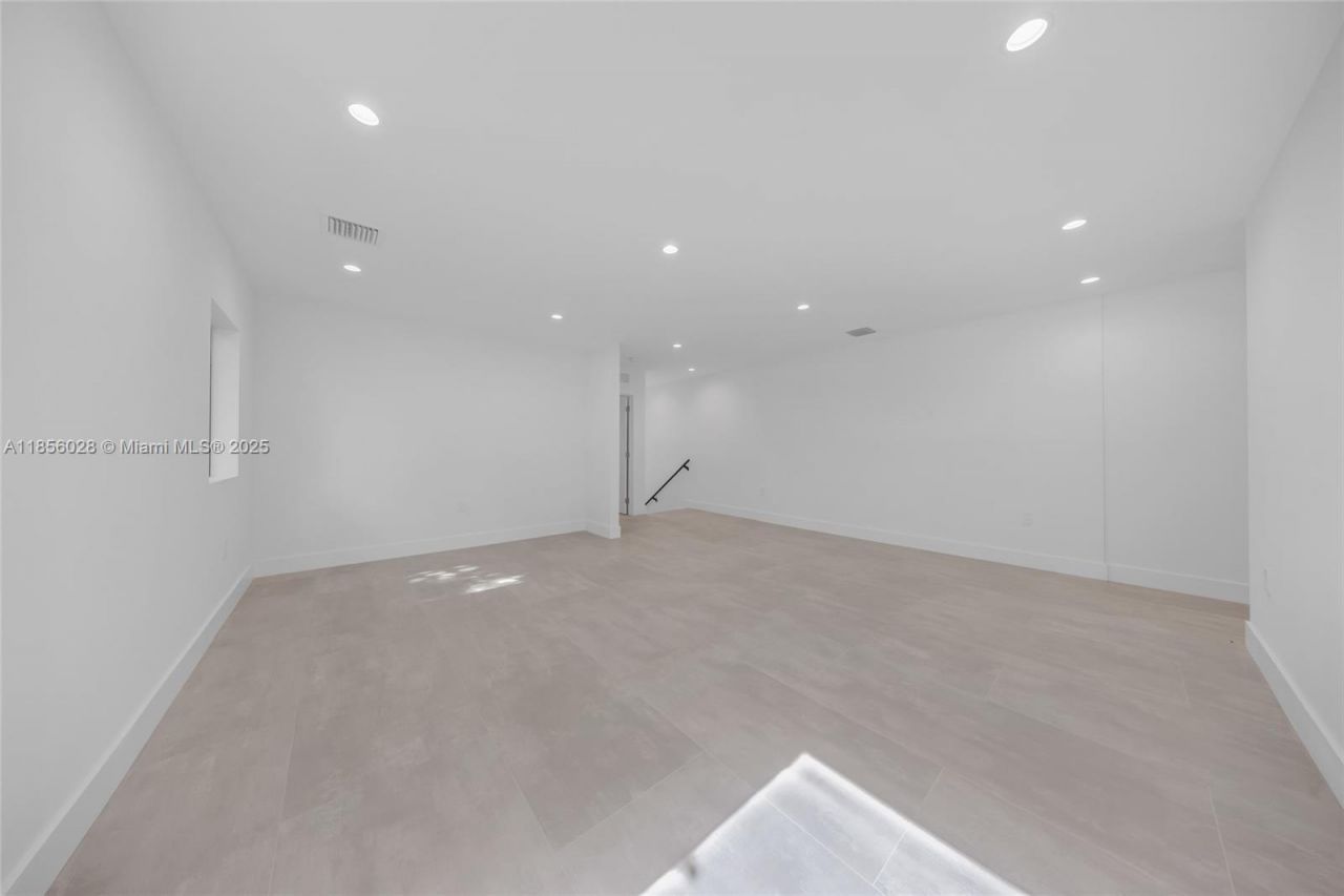 2151 NW 1st Ter, Miami, FL 33125 Photo