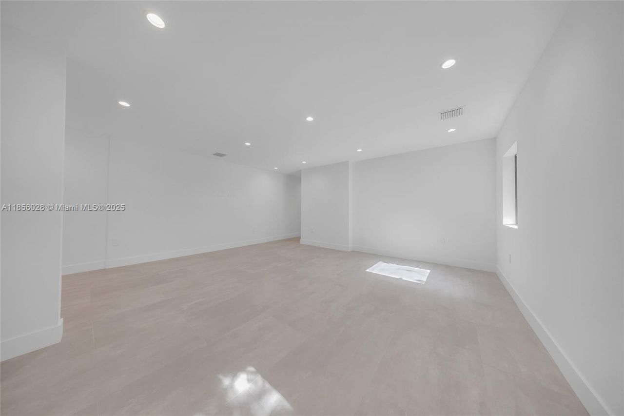 2151 NW 1st Ter, Miami, FL 33125 Photo