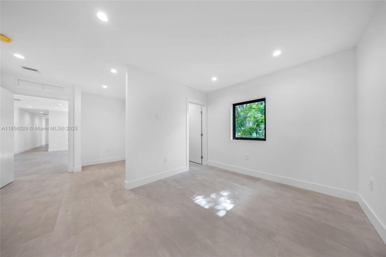 2151 NW 1st Ter, Miami, FL 33125 Photo