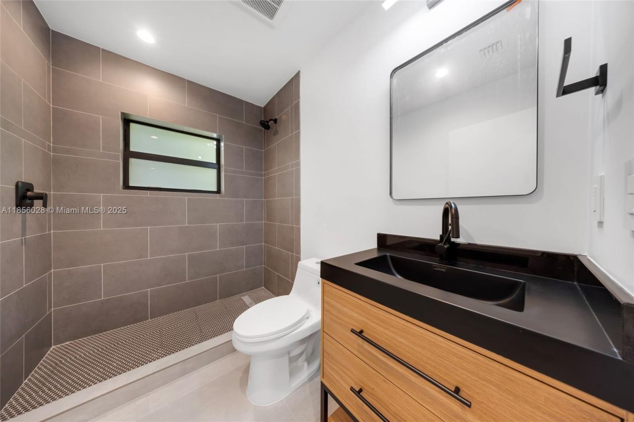 2151 NW 1st Ter, Miami, FL 33125 Photo