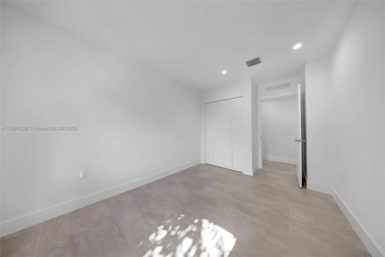 2151 NW 1st Ter, Miami, FL 33125 Photo