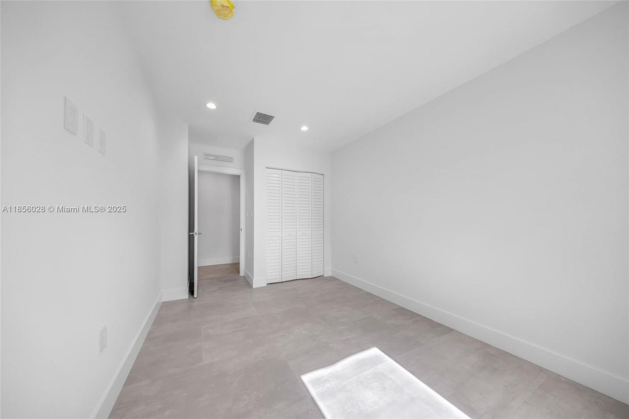 2151 NW 1st Ter, Miami, FL 33125 Photo