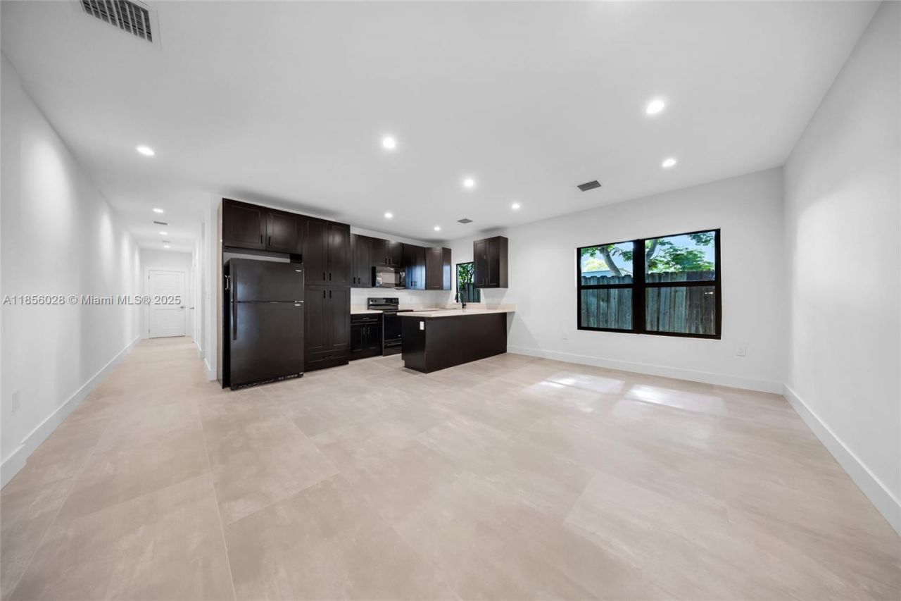 2151 NW 1st Ter, Miami, FL 33125 Photo