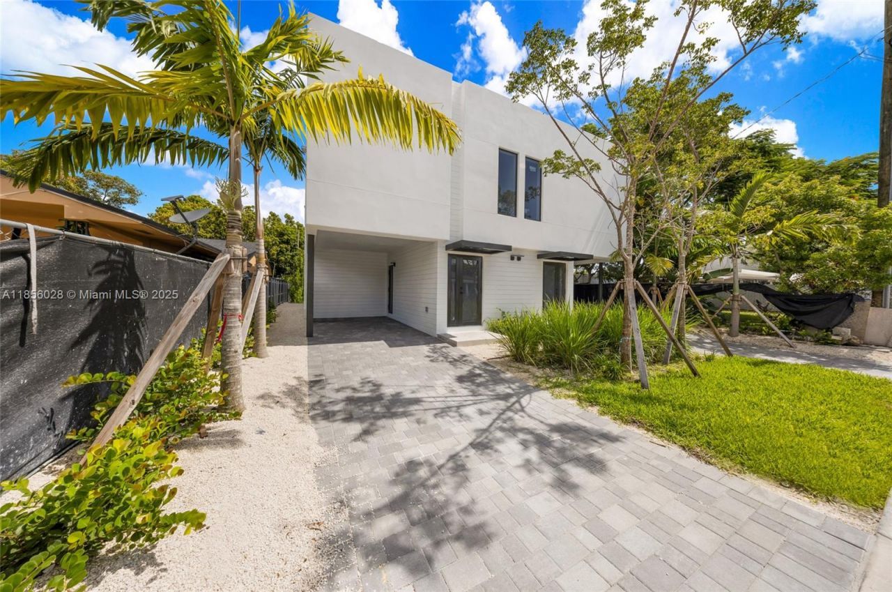 2151 NW 1st Ter, Miami, FL 33125 Photo