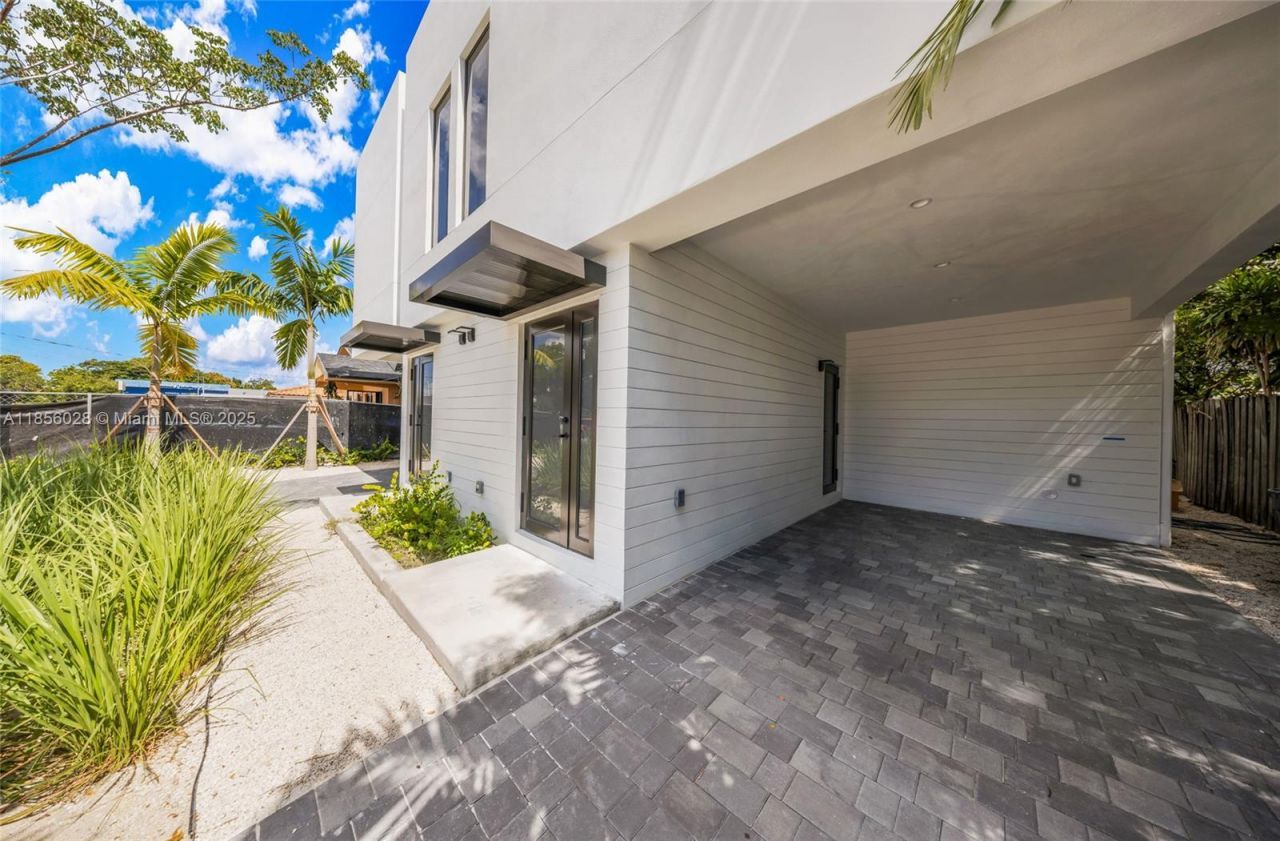 2151 NW 1st Ter, Miami, FL 33125 Photo