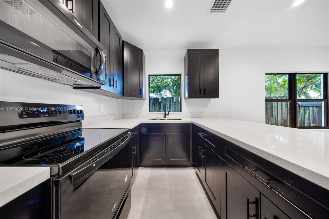 2151 NW 1st Ter, Miami, FL 33125 Photo