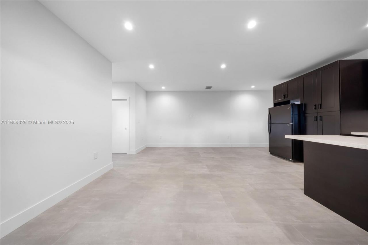 2151 NW 1st Ter, Miami, FL 33125 Photo