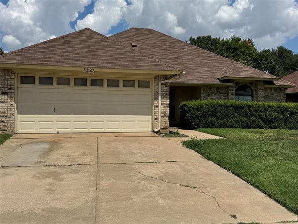 7904 N Buttercup Circle N, Fort Worth, TX 76123