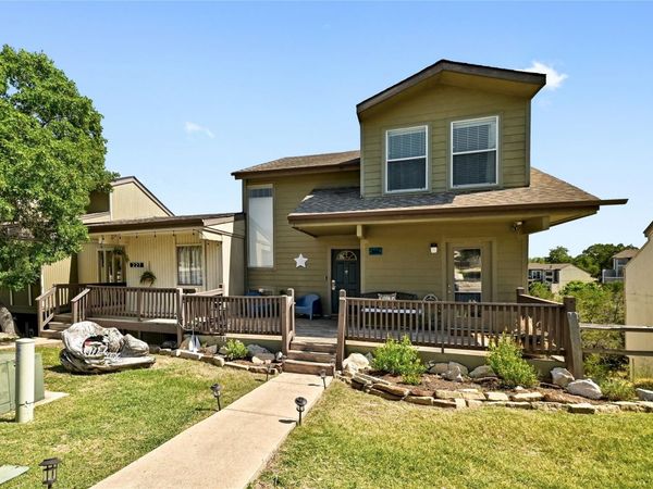 225 Comanche LN, Point Venture, TX 78645