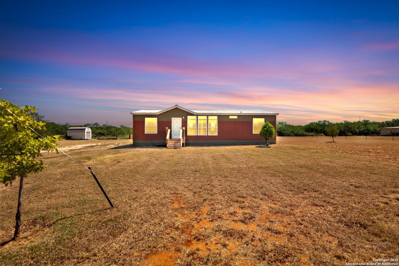 505 Lagunillas, Charlotte, TX 78011 Main Photo