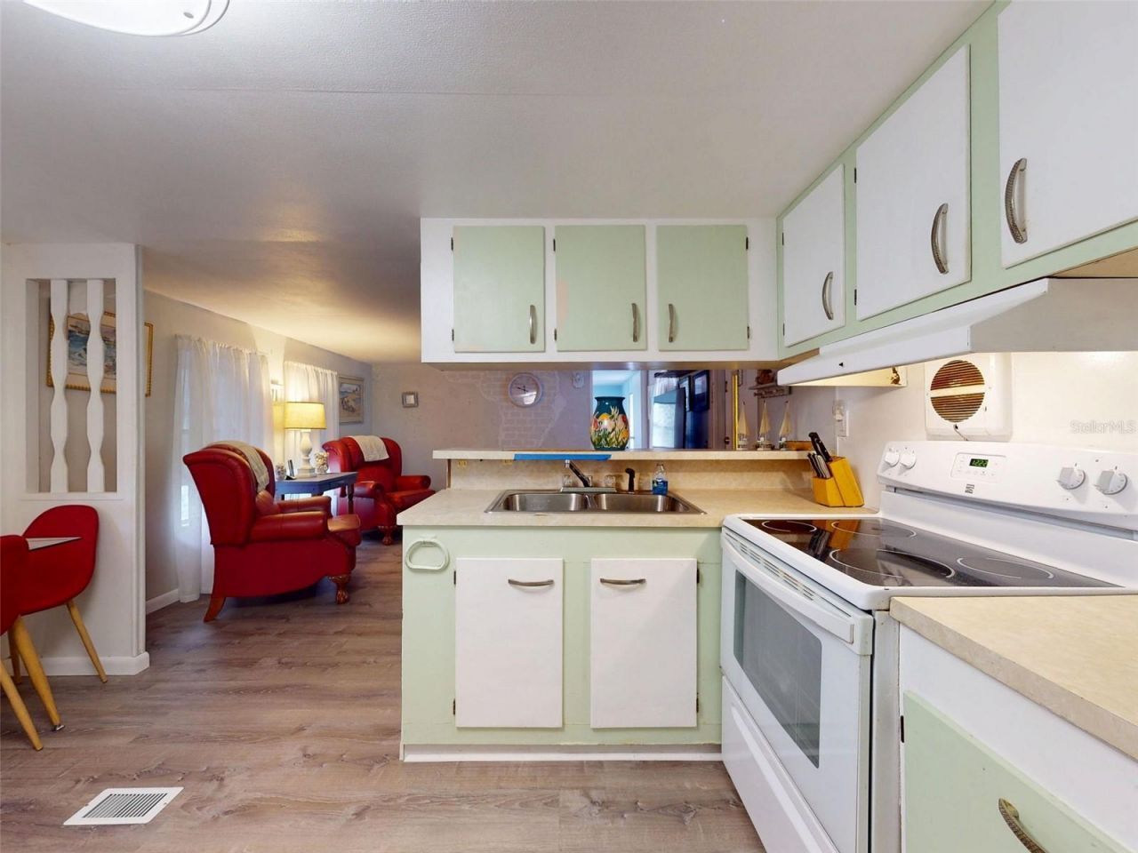 2201 S Ridgewood Avenue, Unit 8, Edgewater, FL 32141 Photo