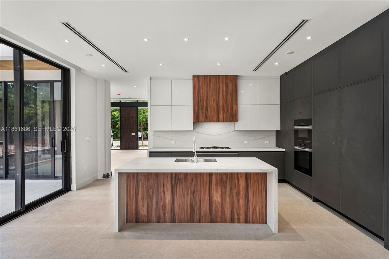 6250 SW 78th St, South Miami, FL 33143 Photo