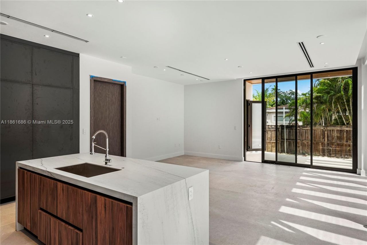 6250 SW 78th St, South Miami, FL 33143 Photo