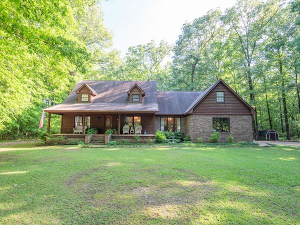 3267 Old West Point Rd., Columbus, MS 39701