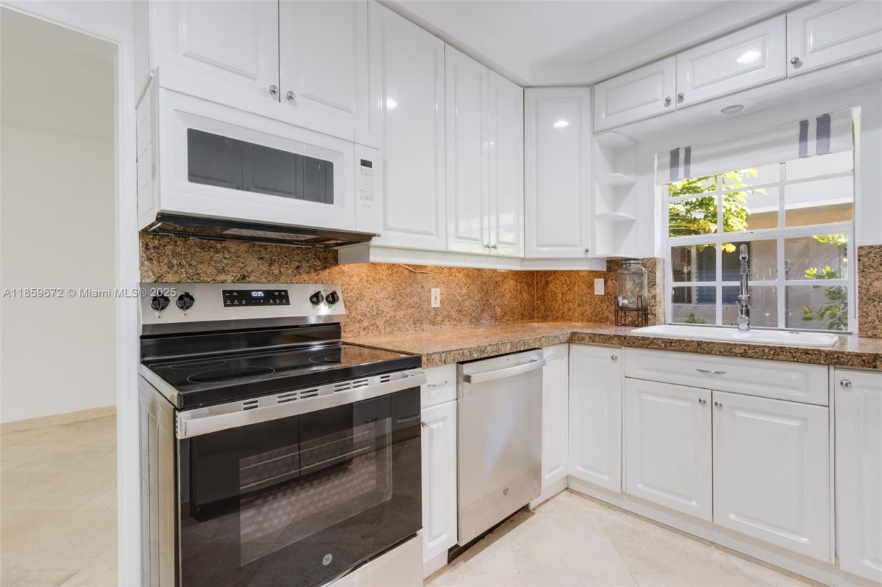 60 Park Dr, Unit C, Bal Harbour, FL 33154 Photo