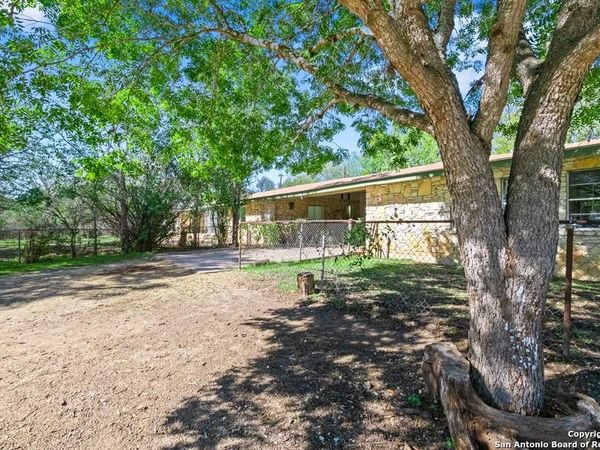 6268 Highway 27, Center Point, TX 78010