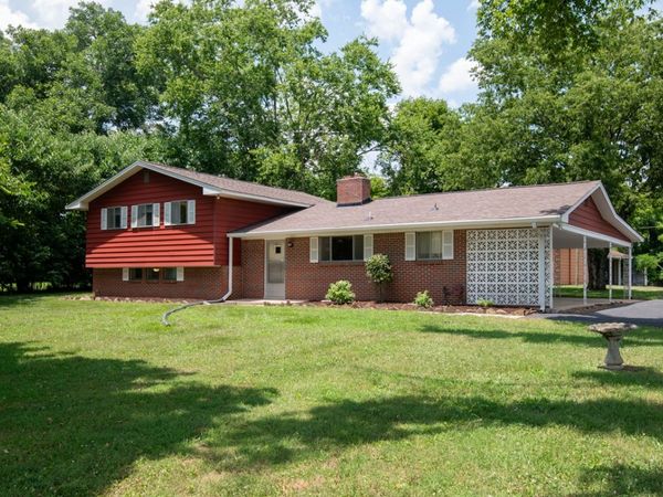 1386 Long Hollow Pike, Gallatin, TN 37066