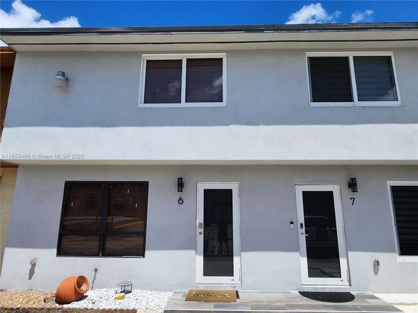 8360 NW 8th St, Unit 6-2, Miami, FL 33126