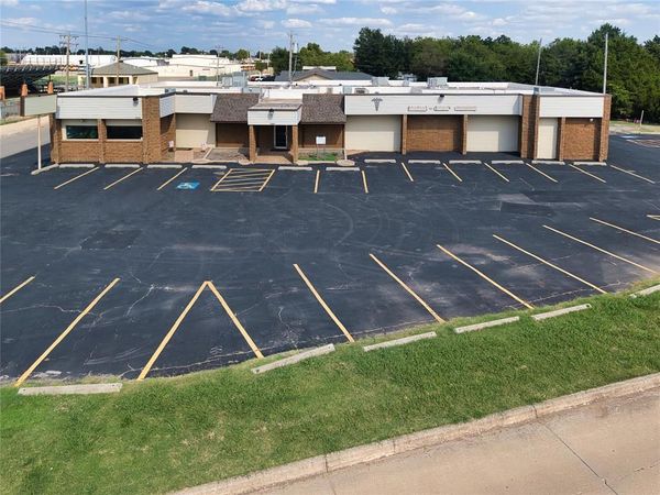 35 N Interstate Highway 35, Moore, OK 73160