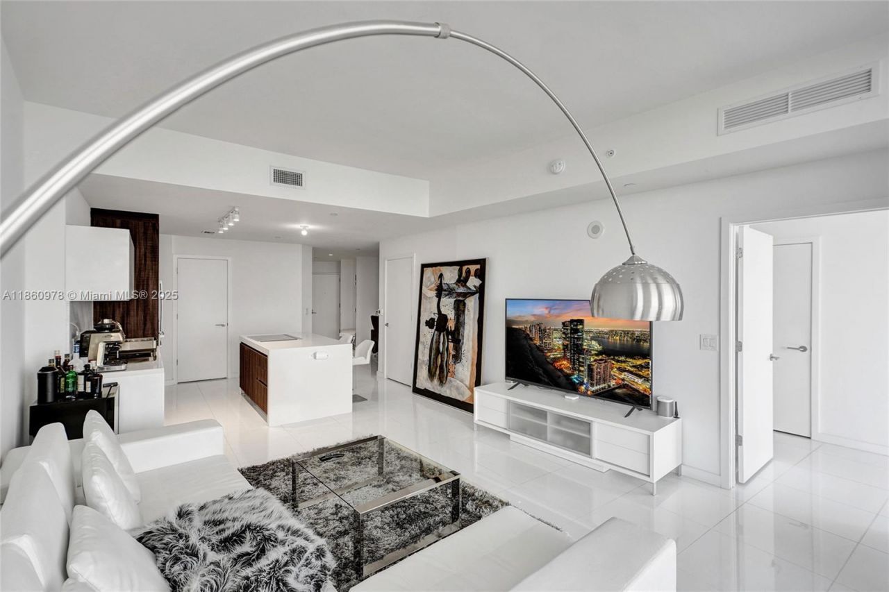851 NE 1st Ave, Unit 3800, Miami, FL 33132 Photo