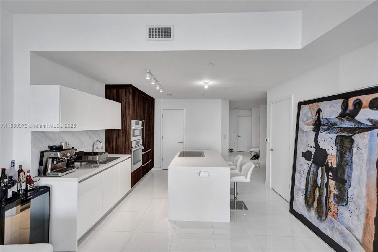 851 NE 1st Ave, Unit 3800, Miami, FL 33132 Photo