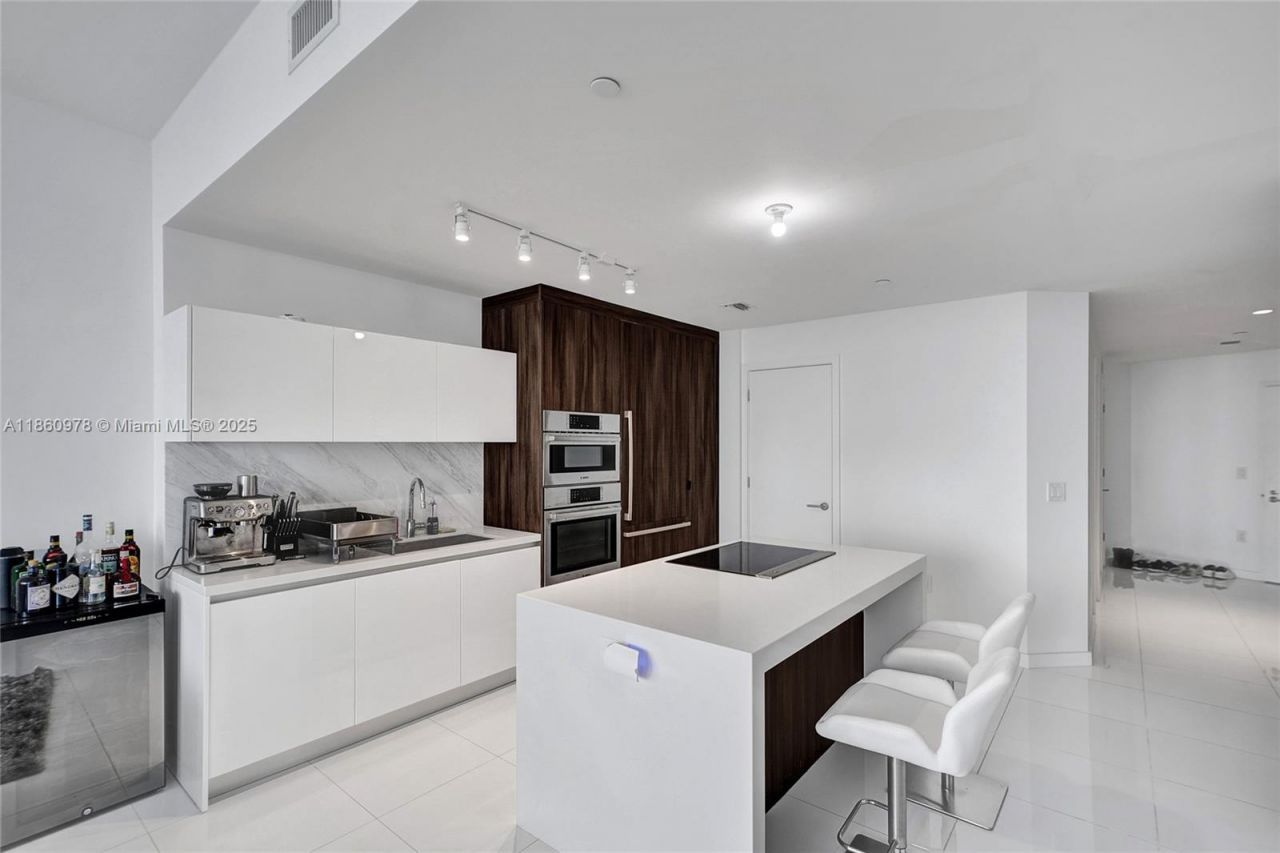 851 NE 1st Ave, Unit 3800, Miami, FL 33132 Photo