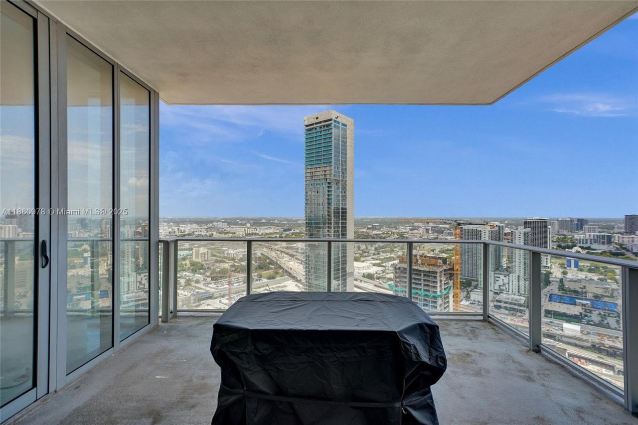 851 NE 1st Ave, Unit 3800, Miami, FL 33132 Photo