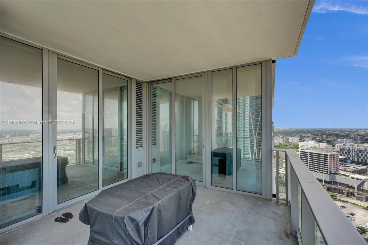 851 NE 1st Ave, Unit 3800, Miami, FL 33132 Photo