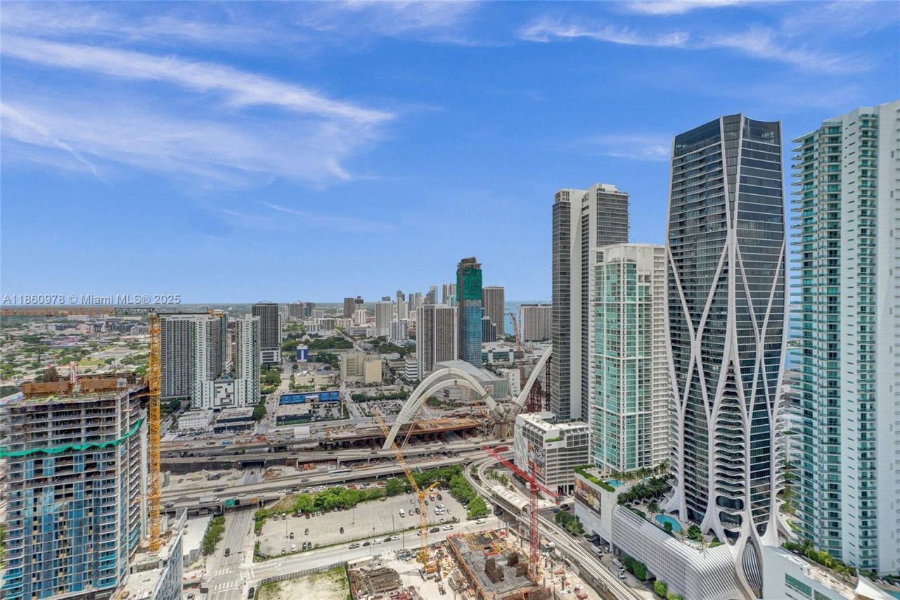 851 NE 1st Ave, Unit 3800, Miami, FL 33132 Photo