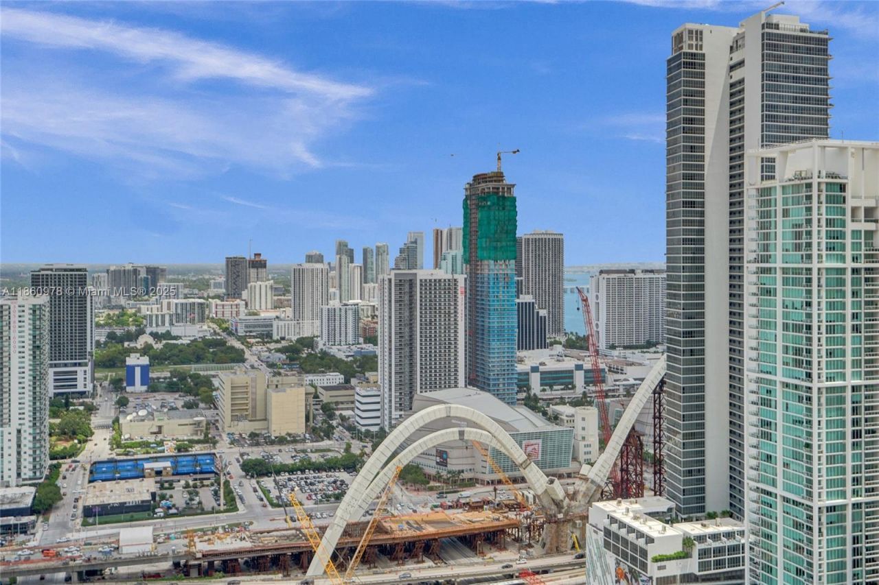 851 NE 1st Ave, Unit 3800, Miami, FL 33132 Photo
