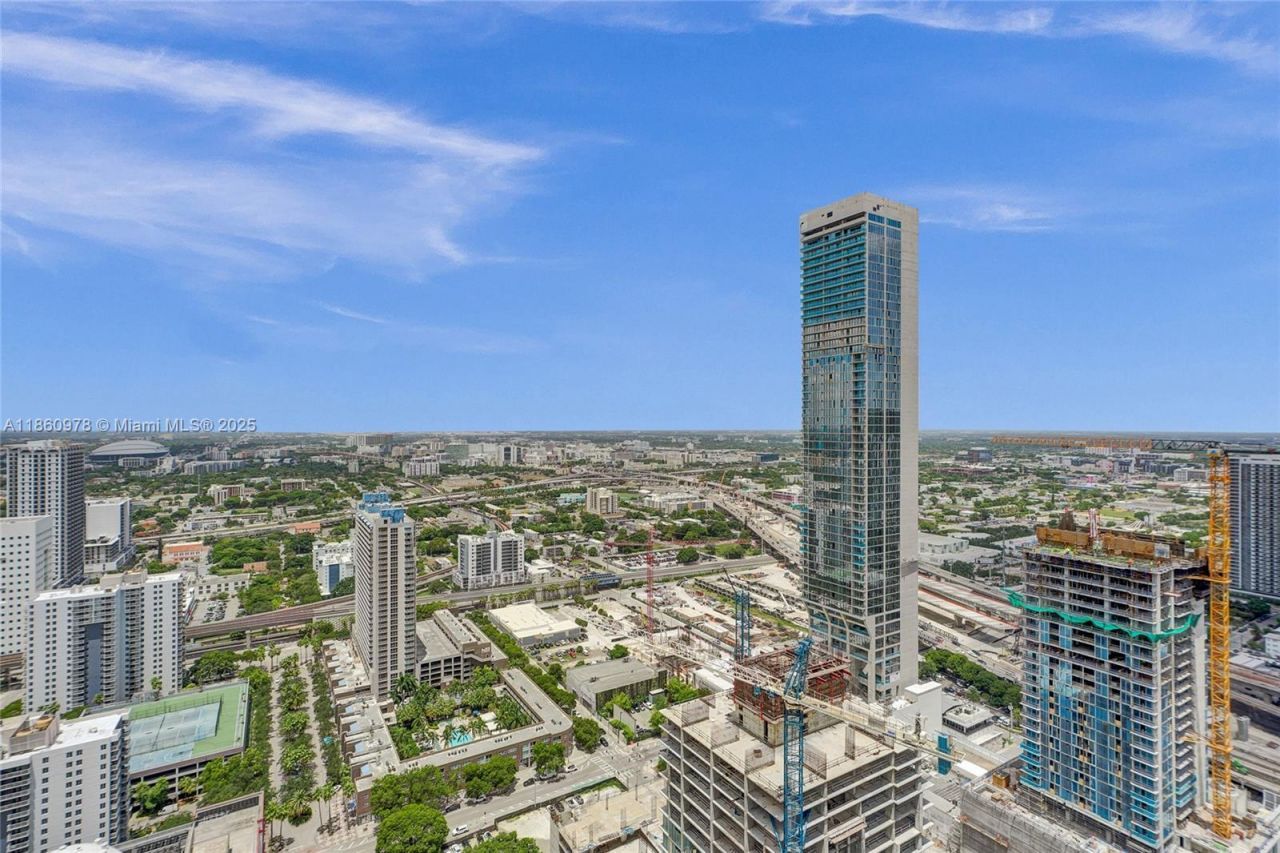 851 NE 1st Ave, Unit 3800, Miami, FL 33132 Photo