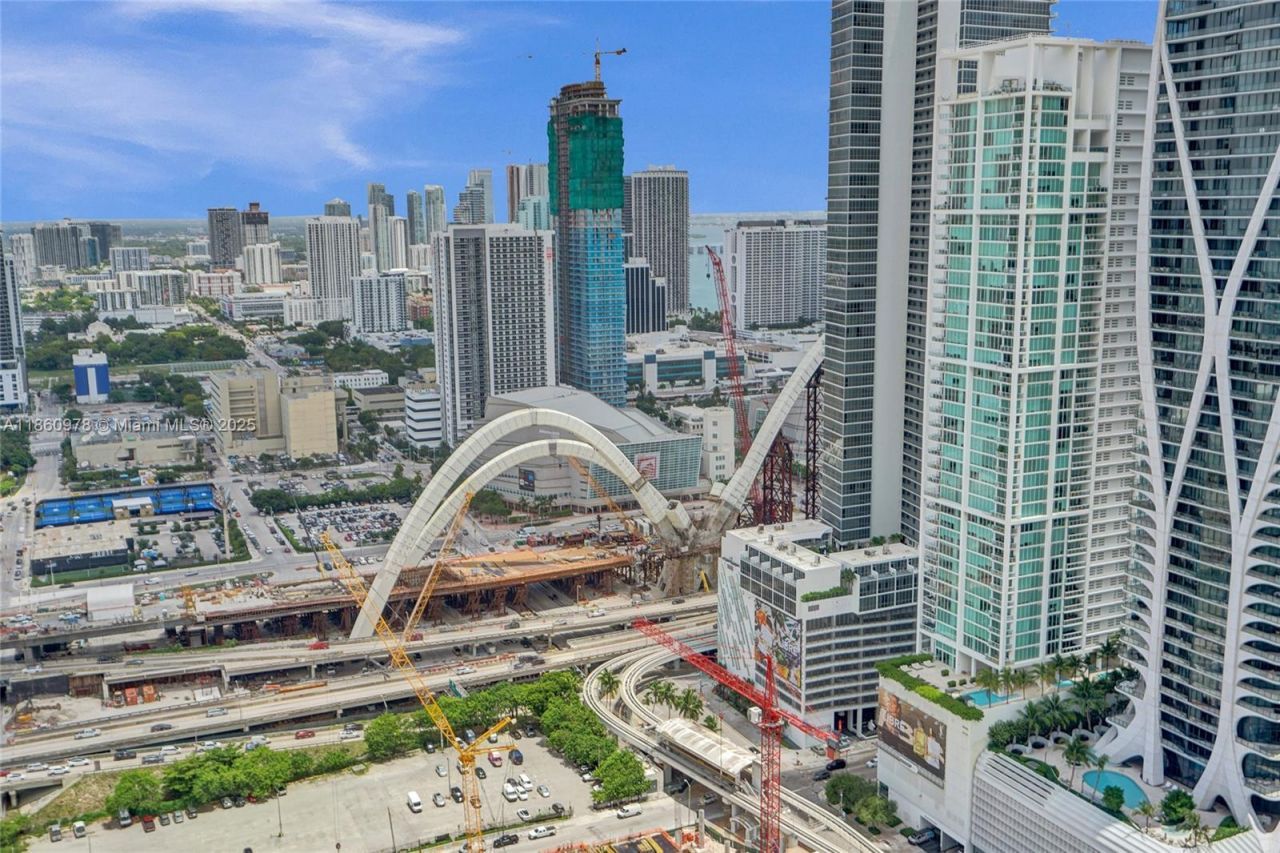 851 NE 1st Ave, Unit 3800, Miami, FL 33132 Photo